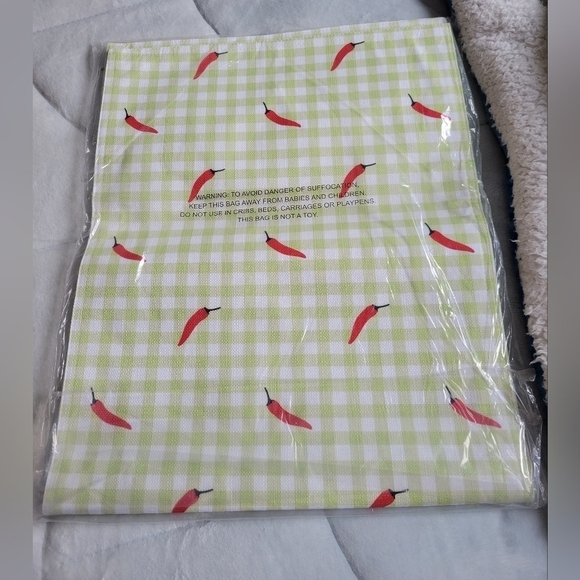 NWT Indoor/Outdoor Table Runner - Picture 3 of 4